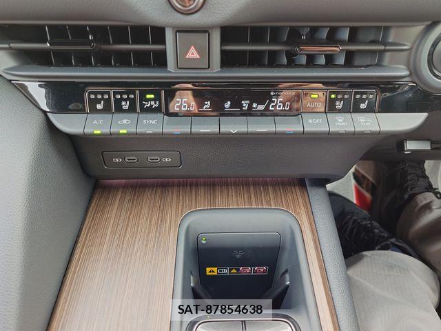 Toyota CROWN SEDAN 2024-02 7453662-17