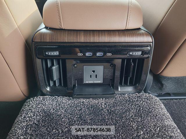 Toyota CROWN SEDAN 2024-02 7453662-22