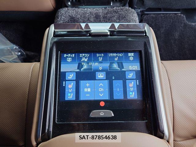 Toyota CROWN SEDAN 2024-02 7453662-23