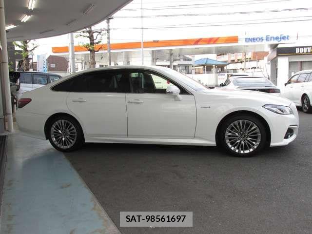 Toyota CROWN SEDAN 2018-12 7453669-2
