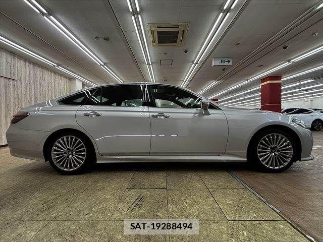 Toyota CROWN SEDAN 2021-05 7453670-16