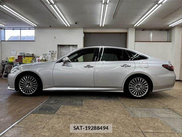 Toyota CROWN SEDAN 2021-05 7453670-20