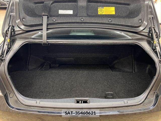 Toyota CROWN SEDAN 2016-01 7453683-8