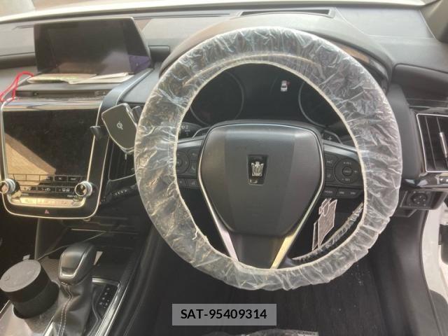 Toyota CROWN SEDAN 2018-08 7453679-13