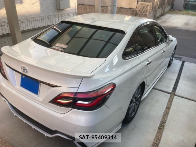Toyota CROWN SEDAN 2018-08 7453679-2