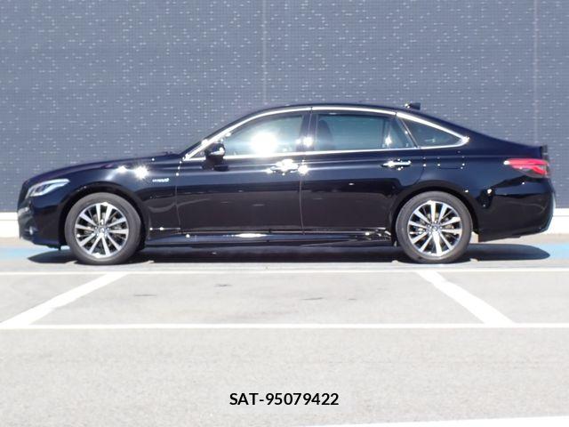 Toyota CROWN SEDAN 2019-04 7508436-17