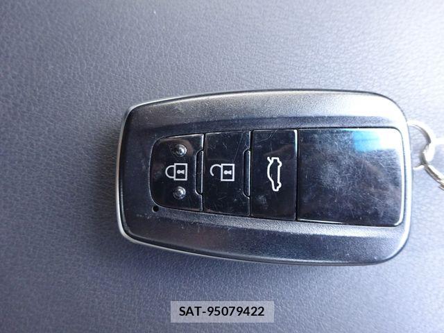 Toyota CROWN SEDAN 2019-04 7508436-18