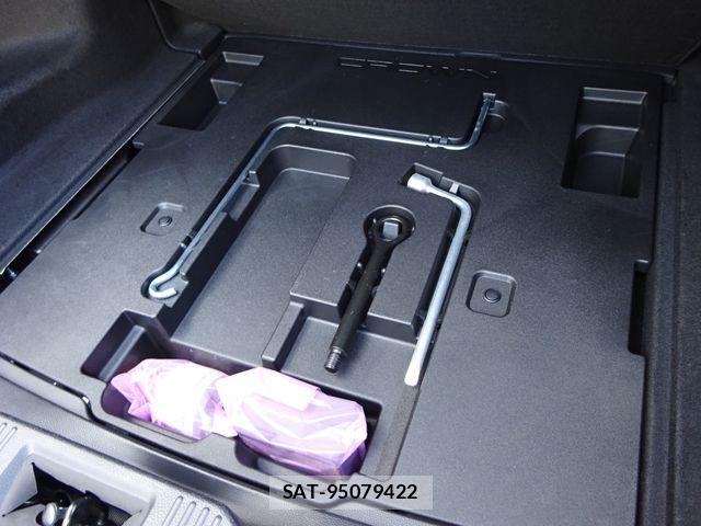 Toyota CROWN SEDAN 2019-04 7508436-23