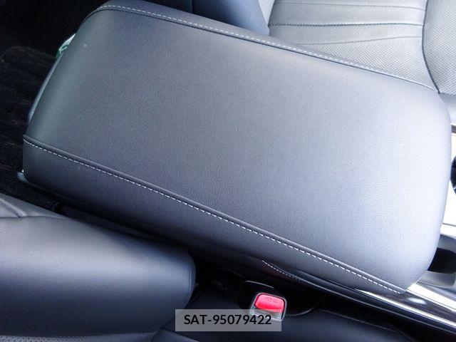 Toyota CROWN SEDAN 2019-04 7508436-25
