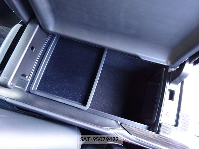 Toyota CROWN SEDAN 2019-04 7508436-26