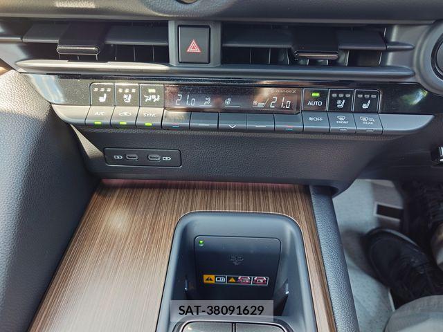 Toyota CROWN SEDAN 2023-12 7500051-19