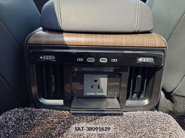 Toyota CROWN SEDAN 2023-12 7500051-24