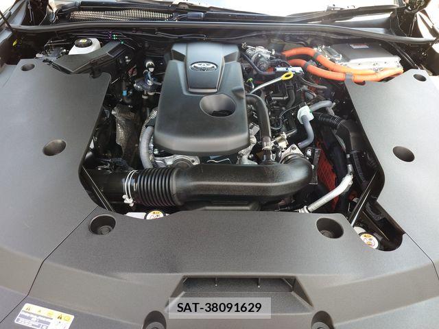 Toyota CROWN SEDAN 2023-12 7500051-28