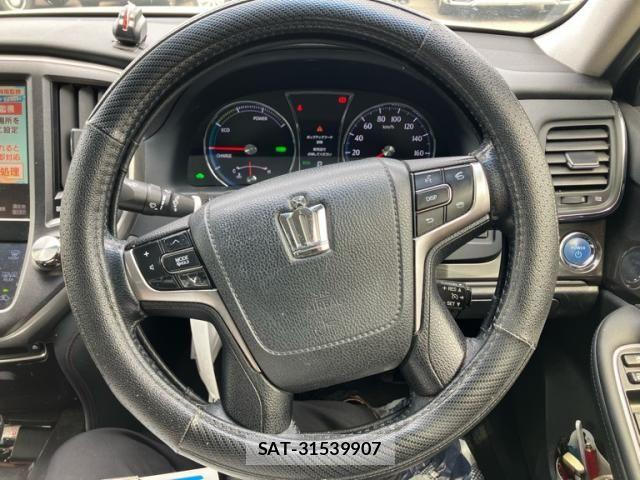 Toyota CROWN SEDAN 2015-08 7508443-21