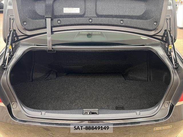 Toyota CROWN SEDAN 2013-02 7500068-9