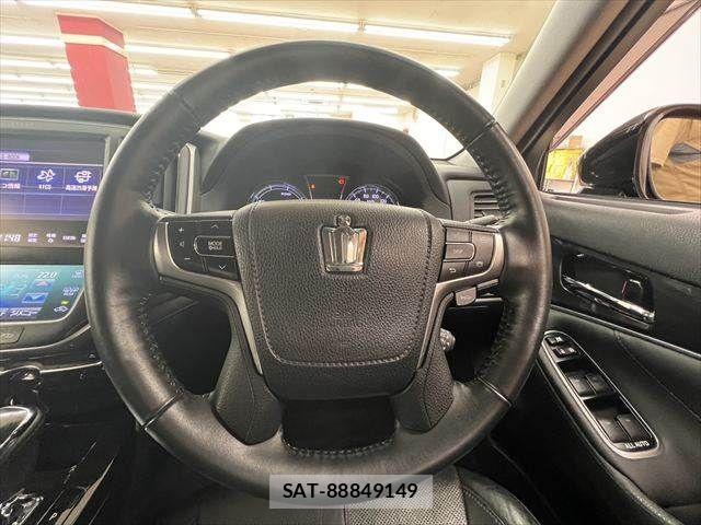 Toyota CROWN SEDAN 2013-02 7500068-10
