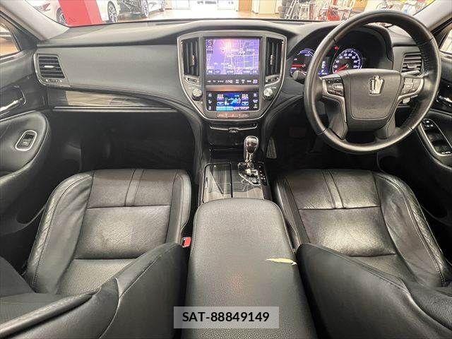 Toyota CROWN SEDAN 2013-02 7500068-2