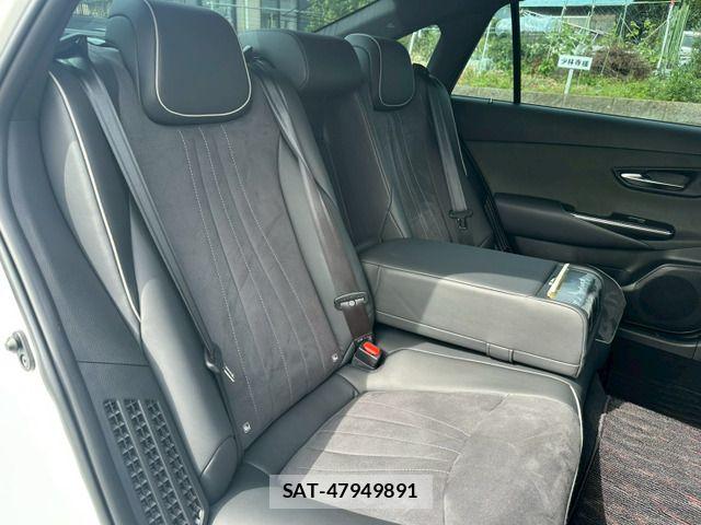 Toyota CROWN SEDAN 2019-08 7561982-17
