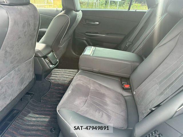 Toyota CROWN SEDAN 2019-08 7561982-19