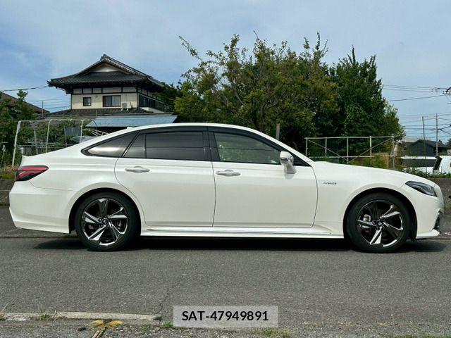Toyota CROWN SEDAN 2019-08 7561982-3