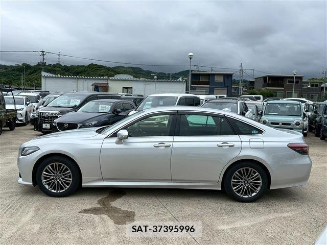 Toyota CROWN SEDAN 2021-12 7561986-10