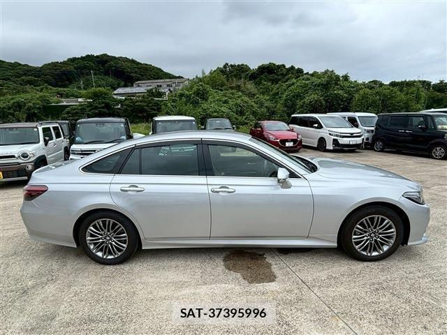 Toyota CROWN SEDAN 2021-12 7561986-14