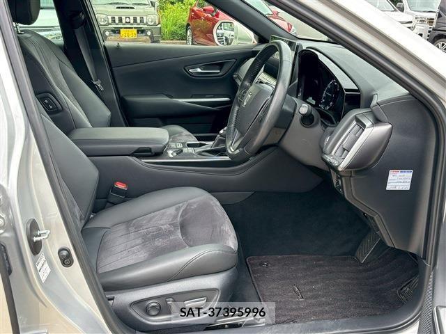 Toyota CROWN SEDAN 2021-12 7561986-16