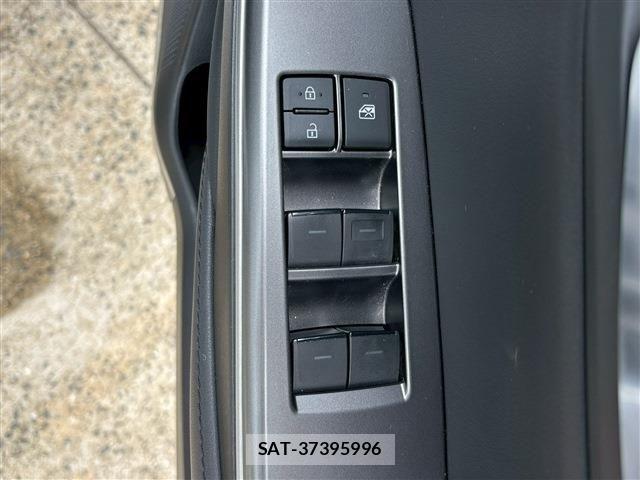 Toyota CROWN SEDAN 2021-12 7561986-17