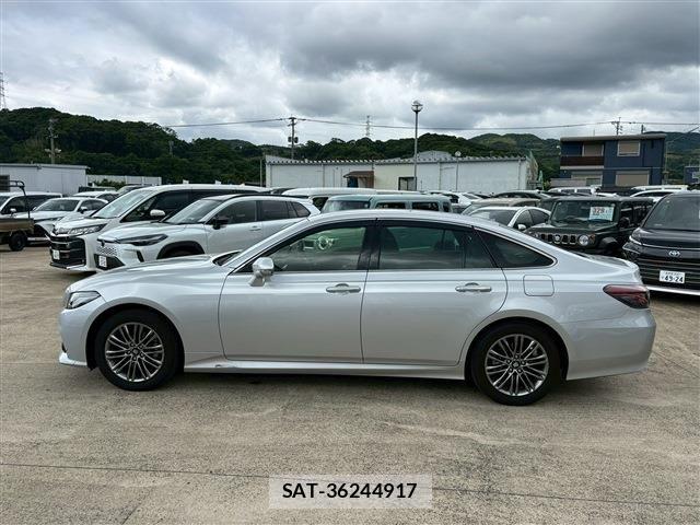 Toyota CROWN SEDAN 2022-05 7561983-10
