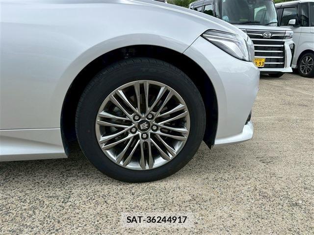 Toyota CROWN SEDAN 2022-05 7561983-15
