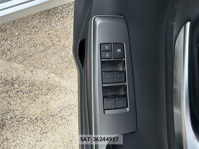 Toyota CROWN SEDAN 2022-05 7561983-17