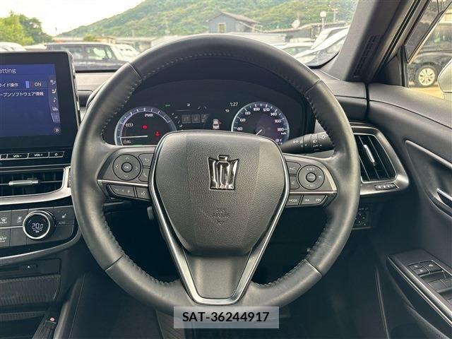 Toyota CROWN SEDAN 2022-05 7561983-24