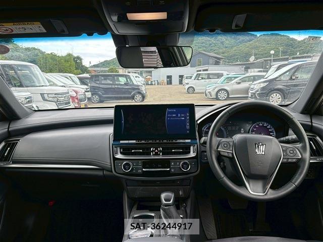 Toyota CROWN SEDAN 2022-05 7561983-2