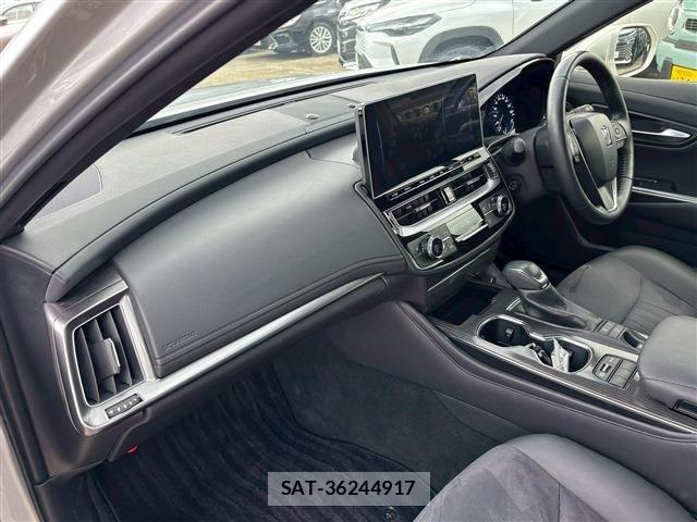 Toyota CROWN SEDAN 2022-05 7561983-3