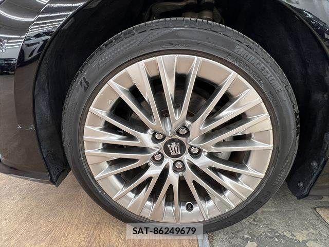 Toyota CROWN SEDAN 2019-09 7615849-28