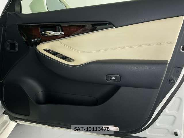 Toyota CROWN SEDAN 2015-12 7615852-13
