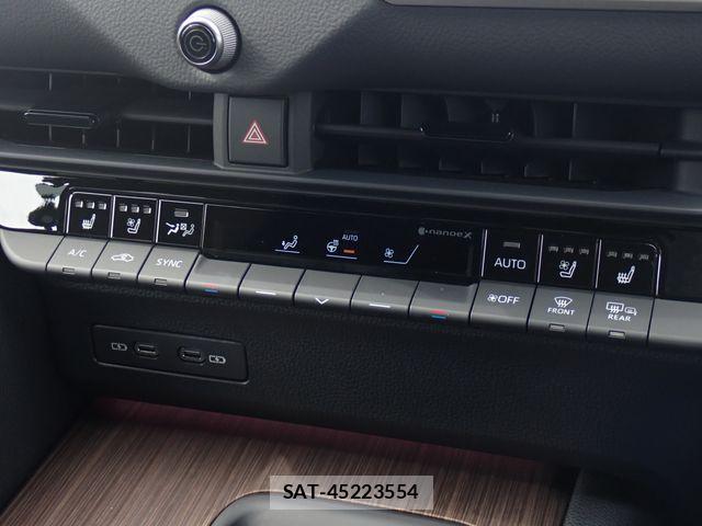 Toyota CROWN SEDAN 2025-03 7615812-10