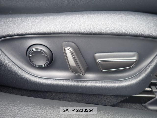 Toyota CROWN SEDAN 2025-03 7615812-11