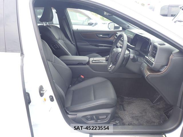 Toyota CROWN SEDAN 2025-03 7615812-16