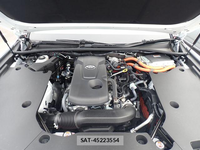 Toyota CROWN SEDAN 2025-03 7615812-19