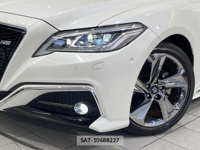 Toyota CROWN SEDAN 2018-08 7615830-11