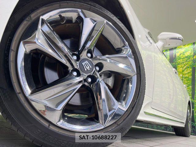 Toyota CROWN SEDAN 2018-08 7615830-12