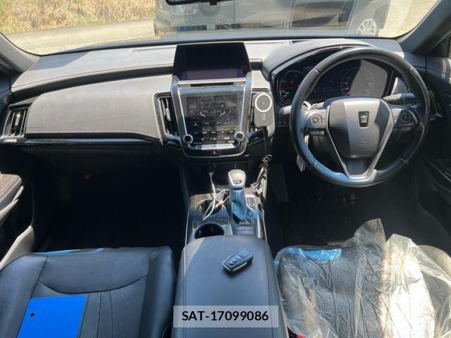 Toyota CROWN SEDAN 2018-07 7615848-10