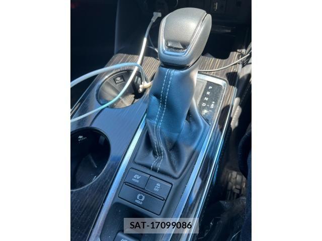 Toyota CROWN SEDAN 2018-07 7615848-20