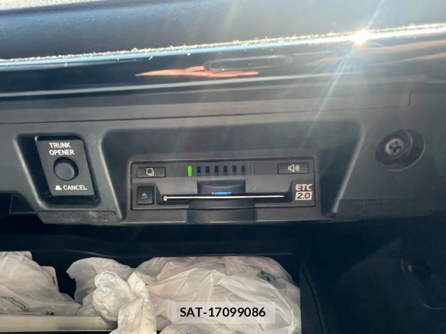 Toyota CROWN SEDAN 2018-07 7615848-21