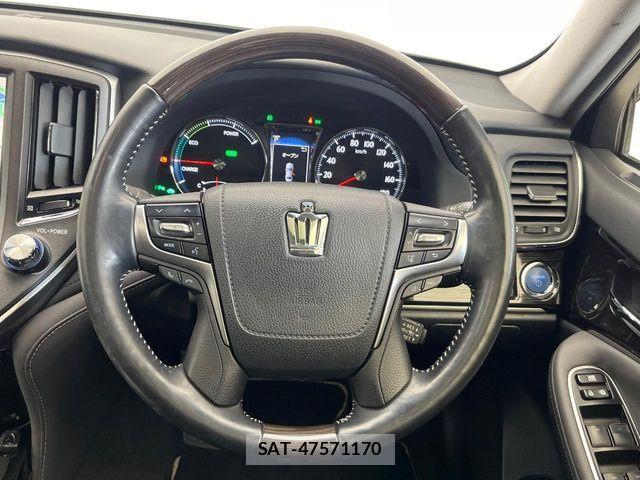Toyota CROWN SEDAN 2018-05 7615836-12