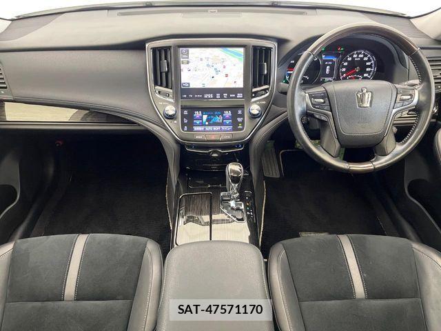 Toyota CROWN SEDAN 2018-05 7615836-1