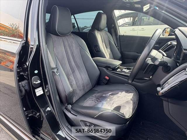 Toyota CROWN SEDAN 2018-07 7615827-15