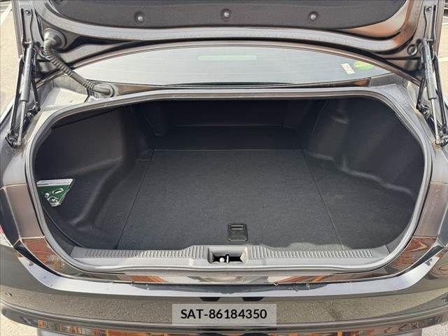 Toyota CROWN SEDAN 2018-07 7615827-18