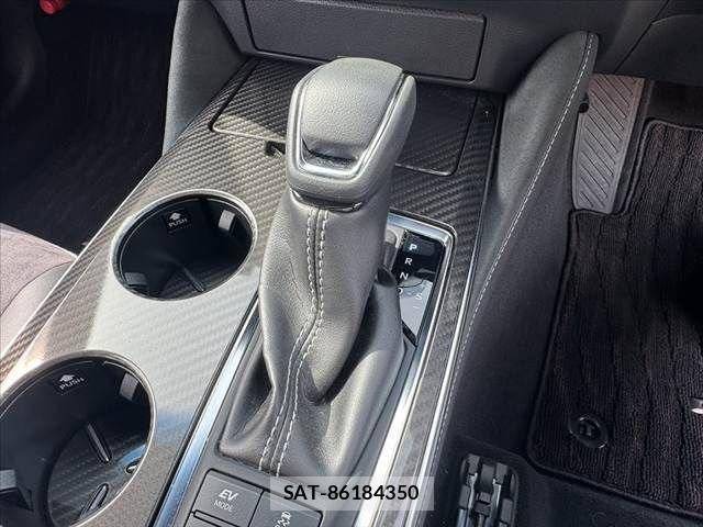 Toyota CROWN SEDAN 2018-07 7615827-24